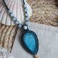 Handgeknüpfte Makramee Kette Gelassenheit mit Hemimorphit und Chalcedon.