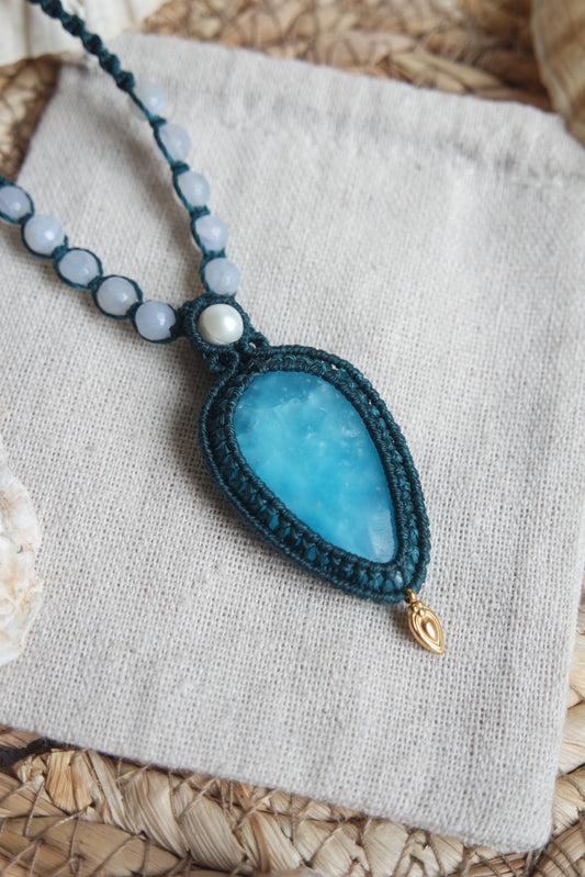 Makramee Edelsteinschmuck mit Hemimorphit, Chalcedon und Edelstahl-Anhänger.