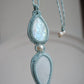Zweiteilige Naturstein Kette mit weißem Labradorit, blauem Opal und Süßwasserperle.