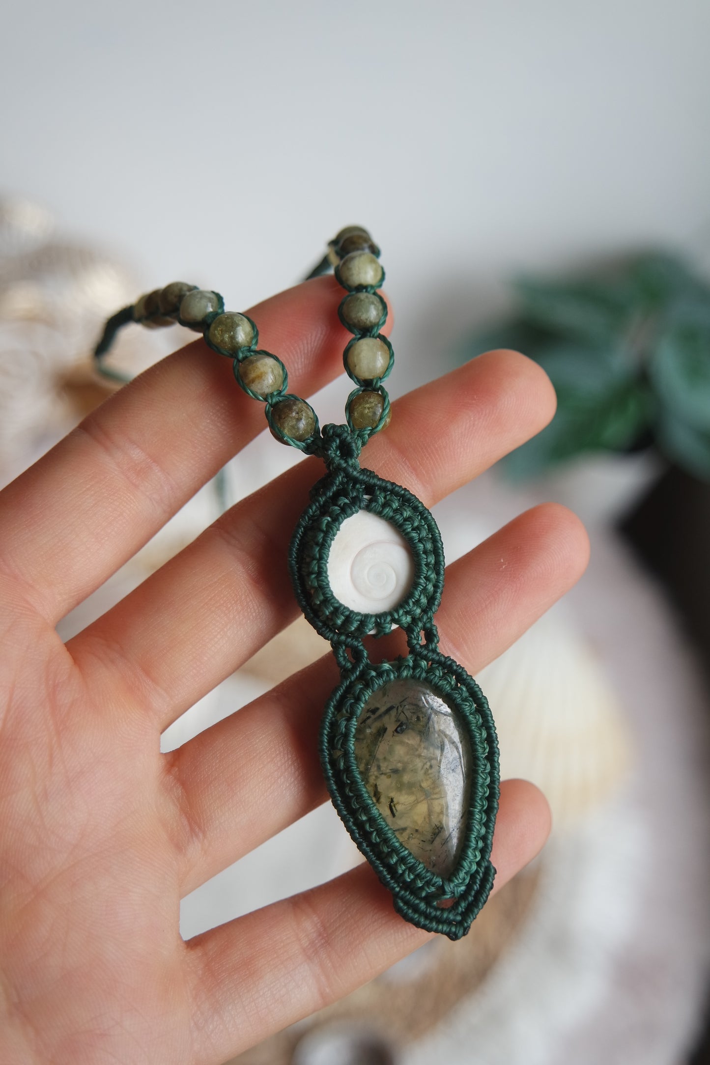 Prehnit Makramee Kette ~ Zuhause