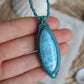 Naturstein Kette mit Larimar aus der Kollektion Zwischen Wellen und Wurzeln.