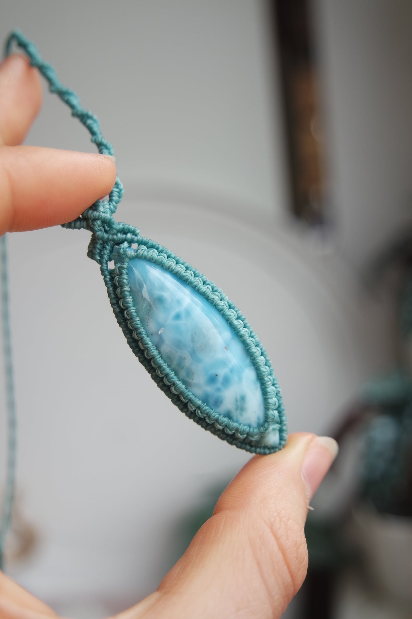 Handgefertigter Naturstein Schmuck mit Larimar.