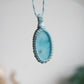 Detailaufnahme der Makramee Kette „Hoffnung“ mit Larimar.