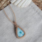 Handgefertigte Naturstein Kette mit Larimar aus der Kollektion „Zwischen Wellen und Wurzeln“.