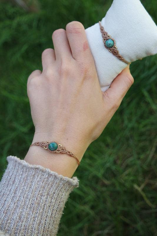 Armband ‚MorgenglanZ‘ – harmonisches Design mit Türkisperle, goldenen Details und liebevoller Handarbeit