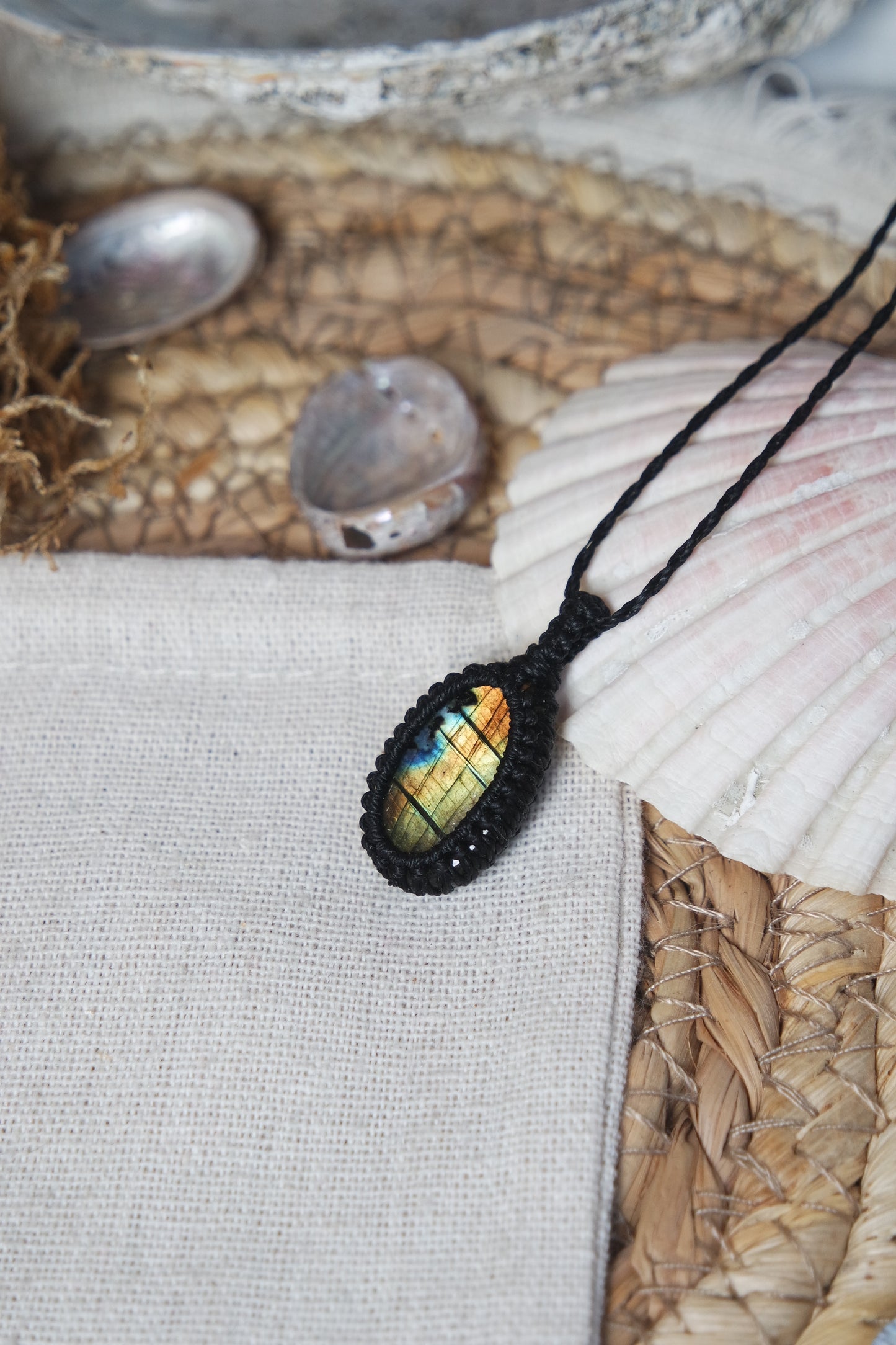 Labradorit Makramee Kette ~ Thalira
