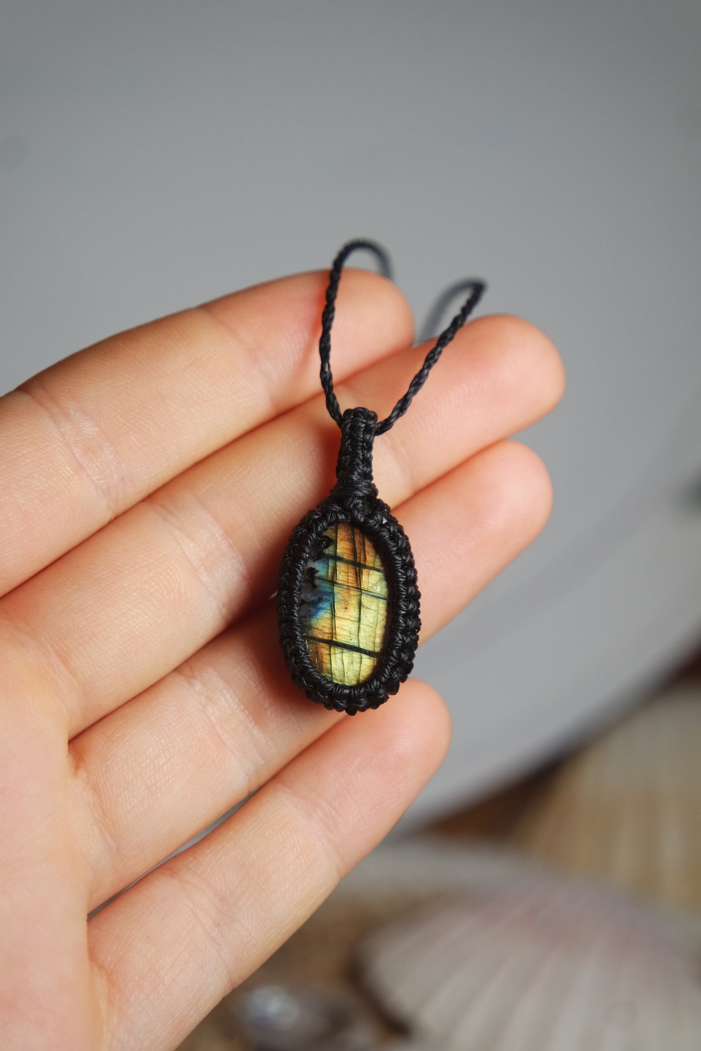 Labradorit Makramee Kette ~ Thalira