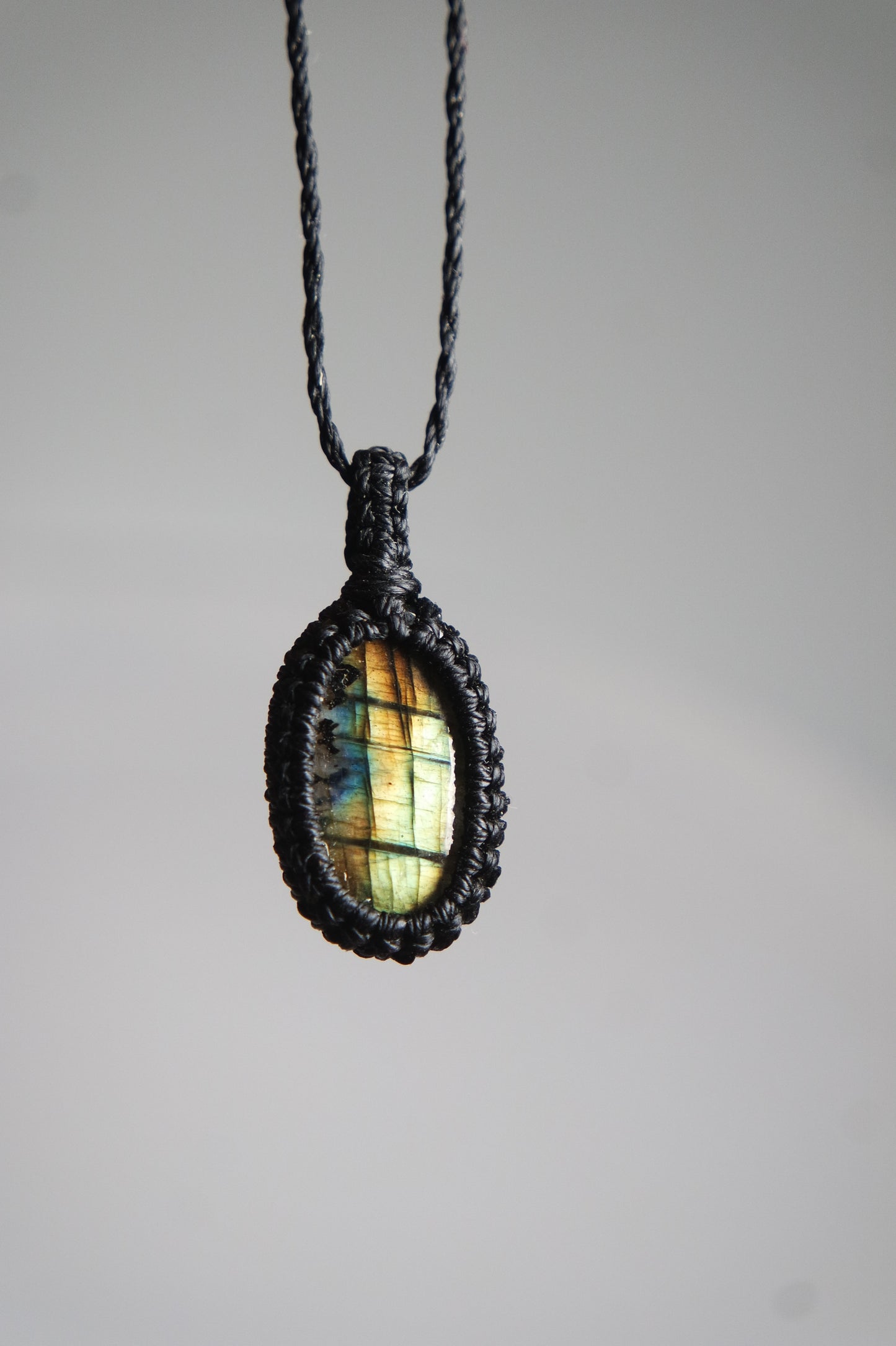 Labradorit Makramee Kette ~ Thalira