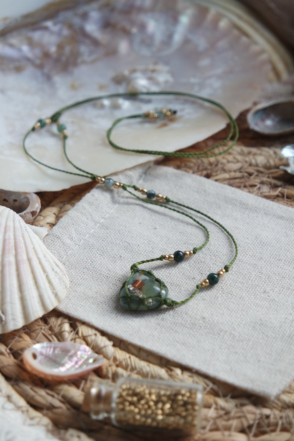 Simply Flowing MOOSACHAT, JADE Kette